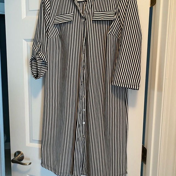 Beautiful button front dress - Picture 11 of 15